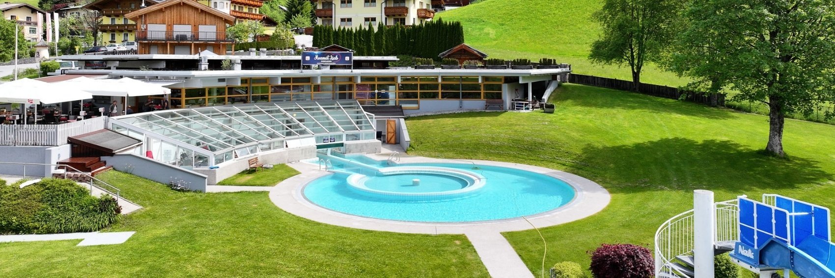 Warmwasser- und Kinderbecken im Solarbad Dorfgastein